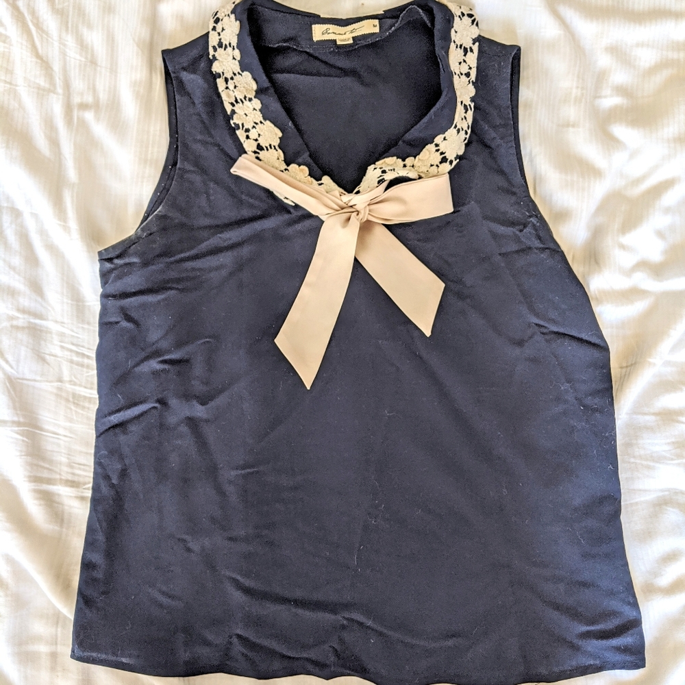 Adorable Blouse with Tie and Floral Collar